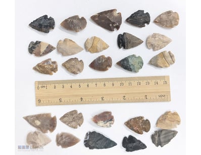 TWO DOZEN FLINT STONE ARROWHEADS     

Two Dozen F...