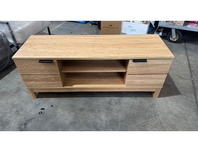 Wooden tv unit 

Dimensions: 120cm x 39cm x 47cm...