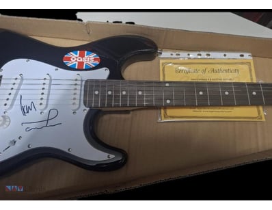 OASIS SIGNED ELECTRIC GUITAR

A Full Sized Electri...