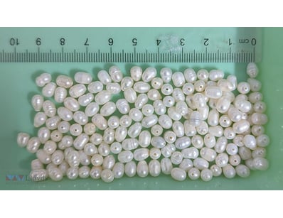 192 CARATS DRILLED FRESHWATER PEARLS

192 Carats D...