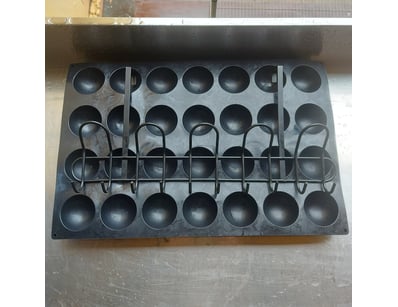 Silicon molds with hanging rack

SOLD AS LOT

