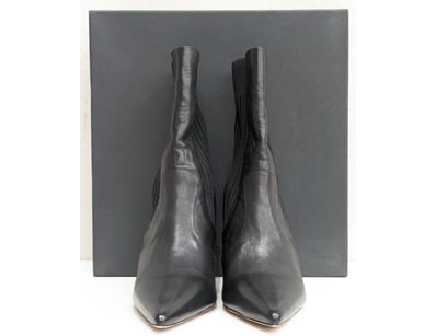 EMANI BLACK COMO LEATHER CHELSEA BOOTS, SIZE 7

...
