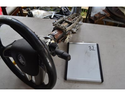 Holden VE Commodore Steering Wheel And Steering Sh...