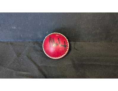 SIGNED ORIGINAL MUTITH MURALITHARAN CRICKET BALL