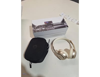 1x Carplay infotainment system in box with cables ...