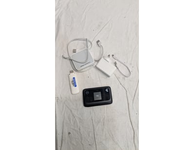 UNRESERVED Airport - Lost Property (A980) - Lot 496