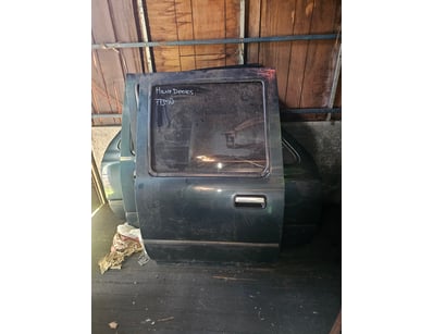 Hilux car doors, blue quantity 4

Sold as lot

Loc...