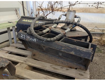 Excavator Tilt Trenching/Profiling Bucket 

S/N: P...