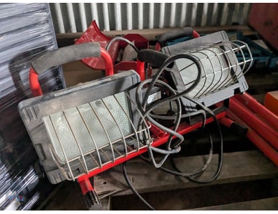 Portable electric flood Lights

Contact: Mark Davi...