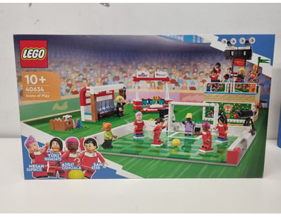 LEGO ICONS OF PLAY FOOTBALL STADIUM SET 40634

I...