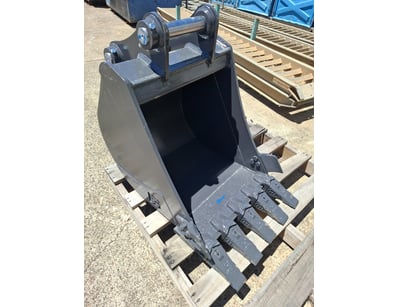 MOSTLY UNRESERVED Machinery & Attachments (ON4400) - Lot 15