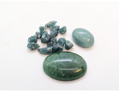 40.6 TCW NATURAL GREEN GRANDIDIERITE

Condition: G...