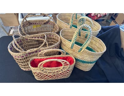 Assorted lot of woven bags

