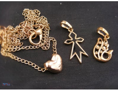 GOLD COLOUR PENDANTS       

 


 

 

Condition: ...