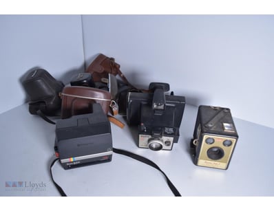 Box Of Vintage Cameras & Camera Cases/Covers, Vari...