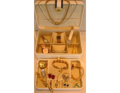 JEWELLERY BOX WITH ASSORTED JEWELLERY INCLUDES VIN...