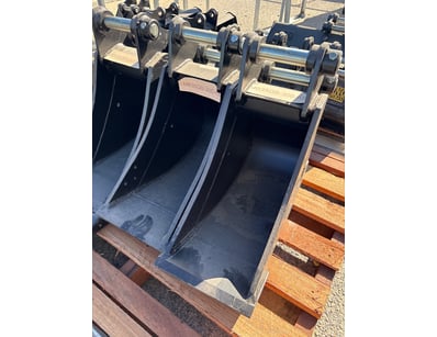 UNRESERVED Buckets & Attachments Clearance (ON4490) - Lot 33