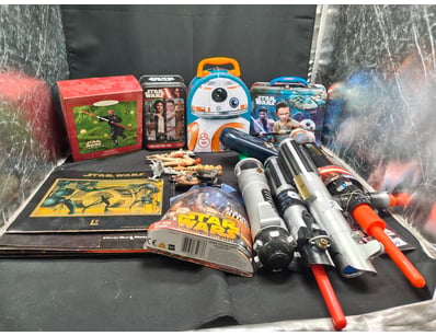 STAR WARS COLLECTIBLES COLLECTION - ACTION FIGURES...