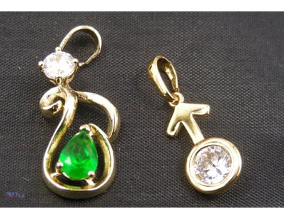 GOLD COLOUR PENDANTS       

 


 

 

Condition: ...