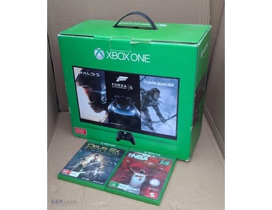 Xbox One Console Model 1540 With Accesories And Ga...