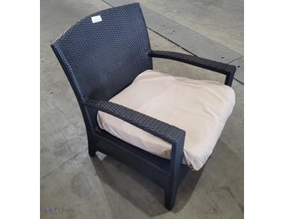 Outdoor lounge chair with cushion
Dimensions: 66cm...