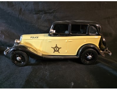 1934 YELLOW AND BLACK POLICE PATROL CAR DIE-CAST M...
