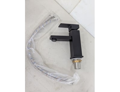 Unclaimed Freight (GCA995) - Lot 317