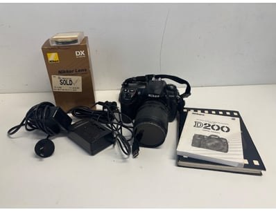 NIKON D200 DIGITAL SLR CAMERA KIT WITH NIKKOR LENS...