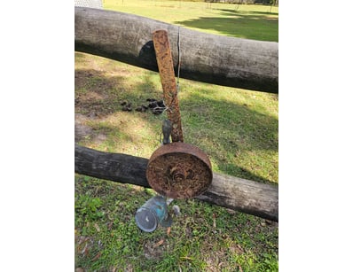 Metal accessory

Sold as lot

Onsite

Location: ...