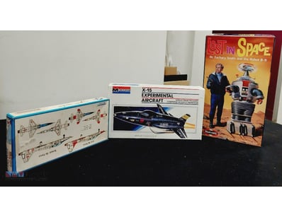 VINTAGE MODEL KIT COLLECTION - LOST IN SPACE, X-15...
