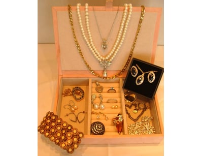 The Curio Collection (A999) - Lot 605