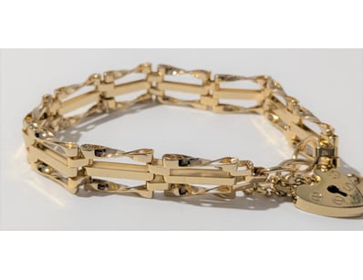 UNRESERVED Affordable Jewellery Valentines Spec... - Lot 615