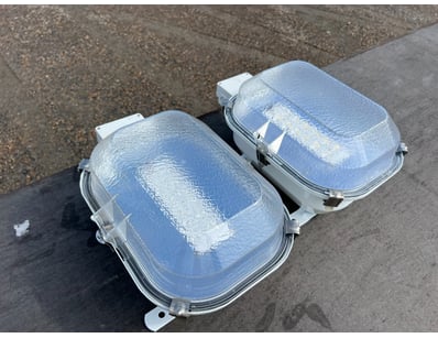 2 x Versalux LED Lights

29w LED
Voltage 220-24...