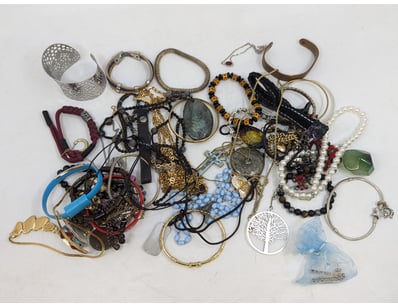 UNRESERVED Airport - Lost Property (A980) - Lot 347