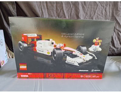 **UNRESERVED** LIFETIME COLLECTION OF LEGO PART... - Lot 146