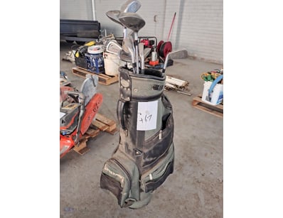 Spalding Golf bag with Golf Clubs 
Manufacture Yea...