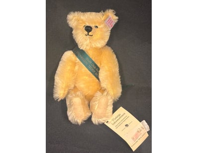 The Curio Collection (A995) - Lot 1197