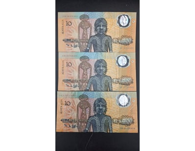 AUSTRALIAN $10 FIRST GENERATION POLYMER BANK NOTES...