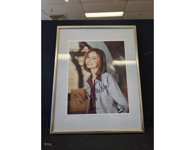 AUTOGRAPHED PHOTOGRAPH OF CALLISTA FLOCKHART.

Ite...