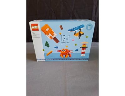 **UNRESERVED** LIFETIME COLLECTION OF LEGO PART... - Lot 392