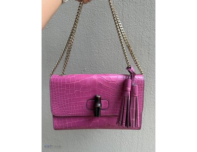 GUCCI PINK MEDIUM CROCS MISS BAMBOO SHOULDER BAG

...
