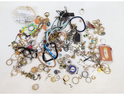 UNRESERVED Airport - Lost Property (A980) - Lot 603