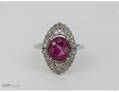 18CT WHITE GOLD OVAL CUT RUBY DRESS RING

18Ct Whi...