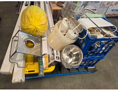 Assorted lot of restaurant and catering items, inc...