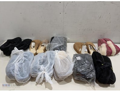 Bulk lot of Australian sheepskin slippers and foot...