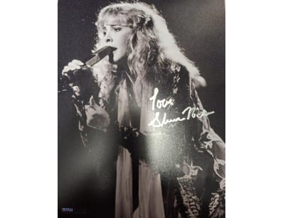 FLEETWOOD MAC'S STEVIE NICKS SIGNED PHOTO 

Stevie...