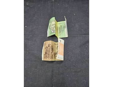 AUSTRALIAN BANKNOTE COLLECTION - $1 AND $2 NOTES

...