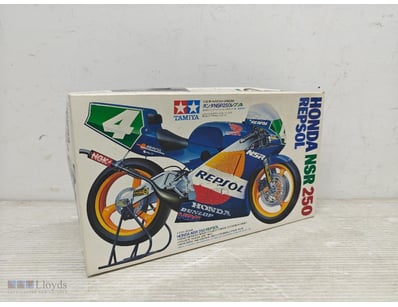 Model kit, Honda NSR 250

May not include all co...