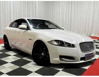 <b>2013 Jaguar XF Diesel Sedan - Pearl White - 160...