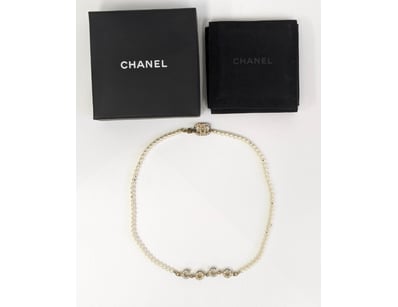 CHANEL PEARL NECKLACE WITH CC LOGO CLASP

Item Siz...